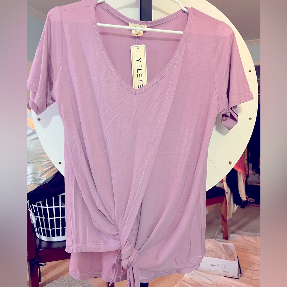 YELETE OPEN CROSS TOP SIZE MEDIUM LAVENDER COLOR